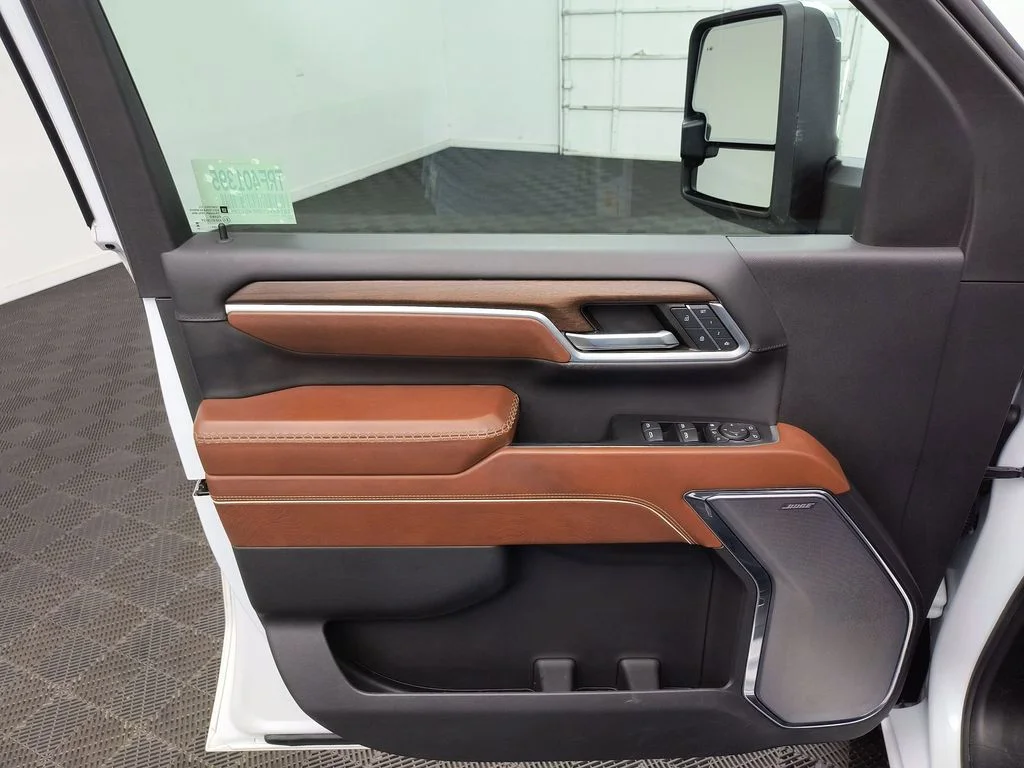 Used 2024 White Frost Tricoat GMC Denali Ultimate image 18
