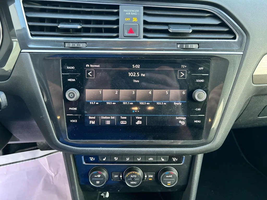 Used 2018 White Volkswagen 2.0T SE image 18
