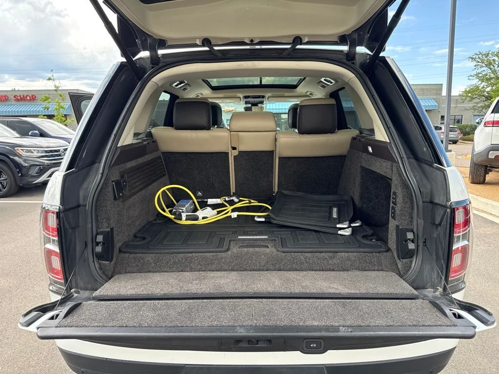 Used 2020 White Land Rover HSE image 25