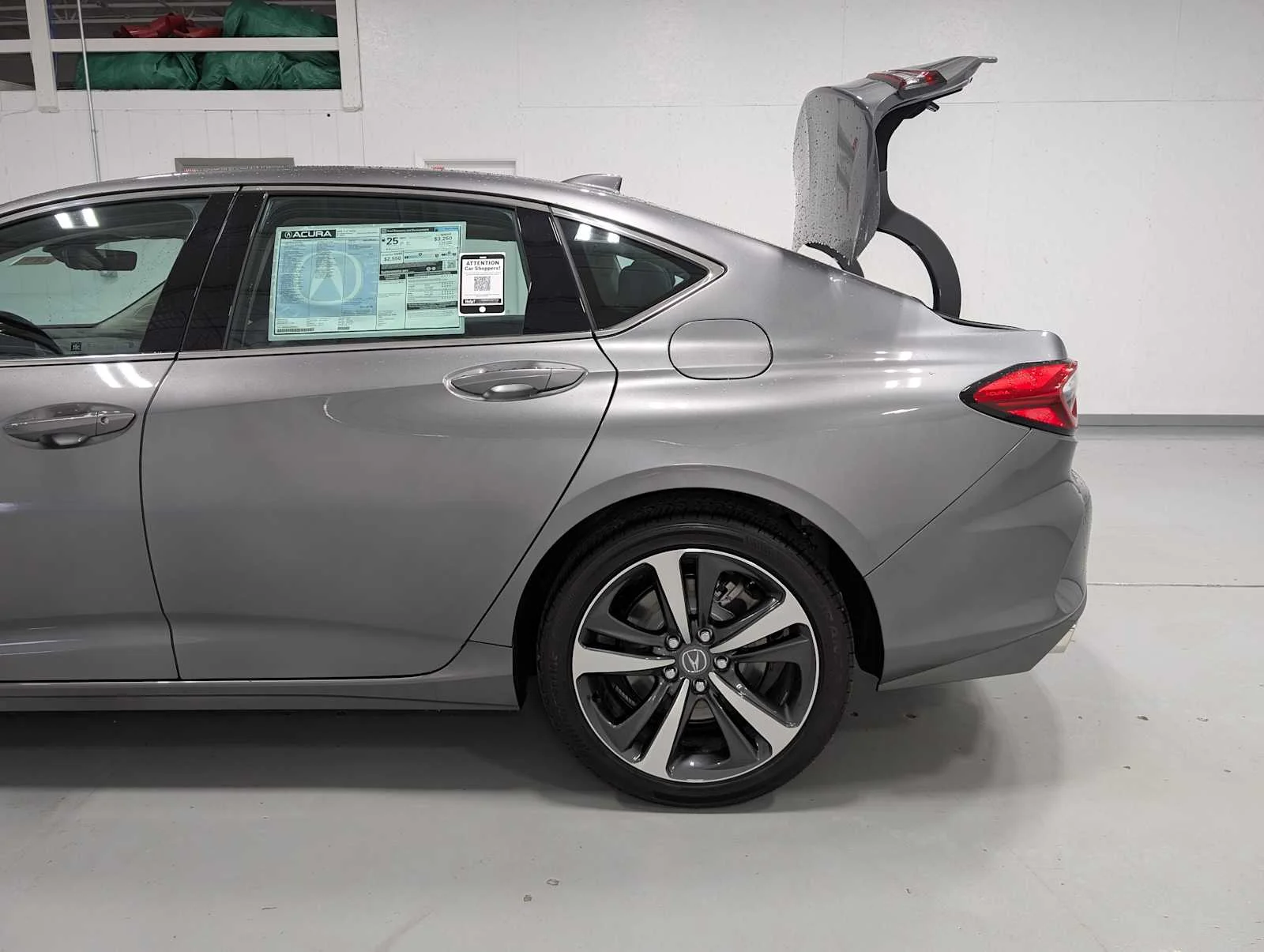 Used 2025 Liquid Carbon Metallic Acura w/Technology Package image 9