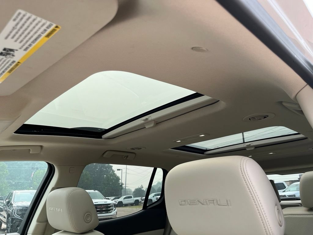 Used 2023 White Frost Tricoat GMC Denali image 22
