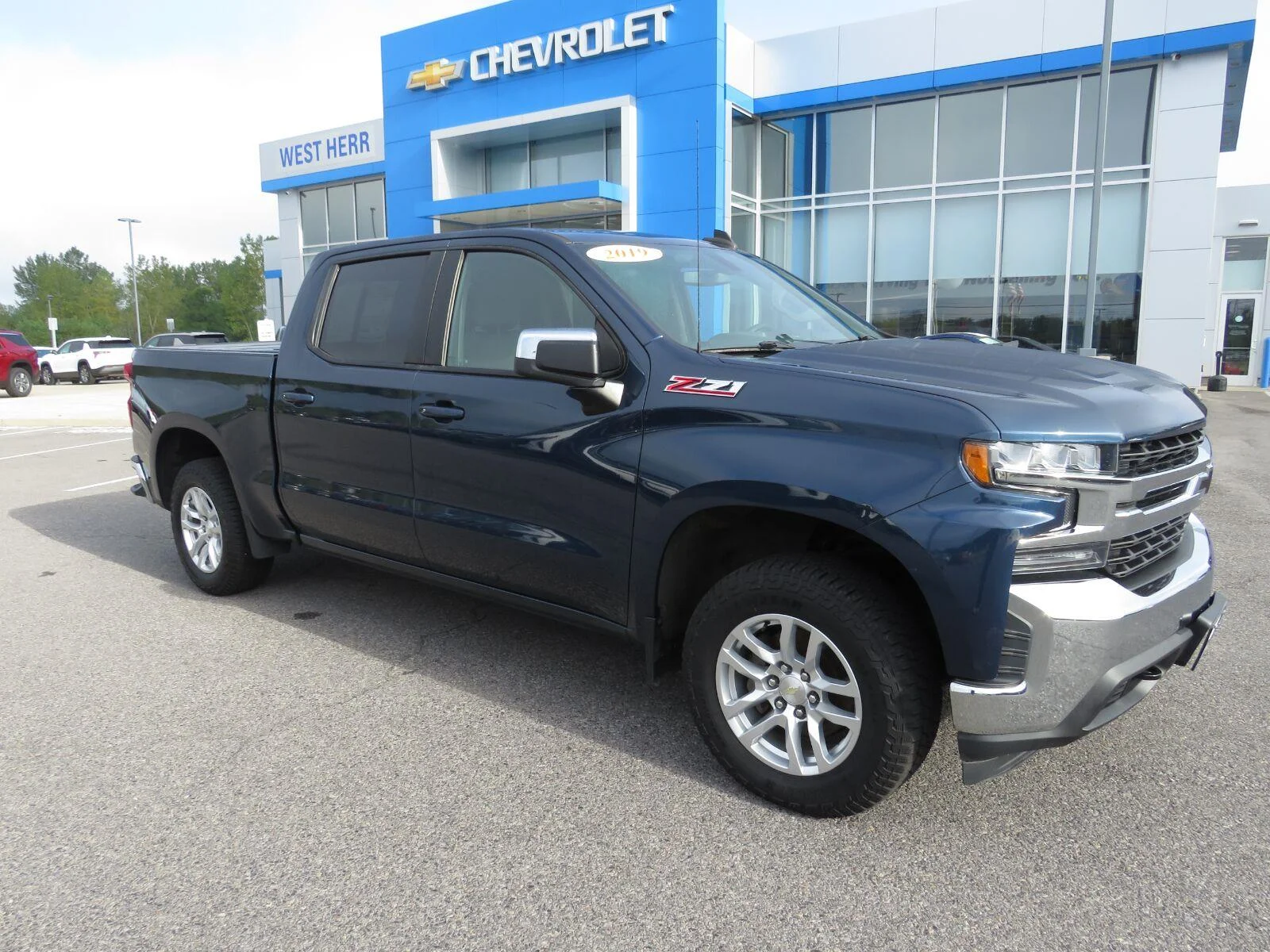 Used 2019  CHEVROLET TRUCK  image 3