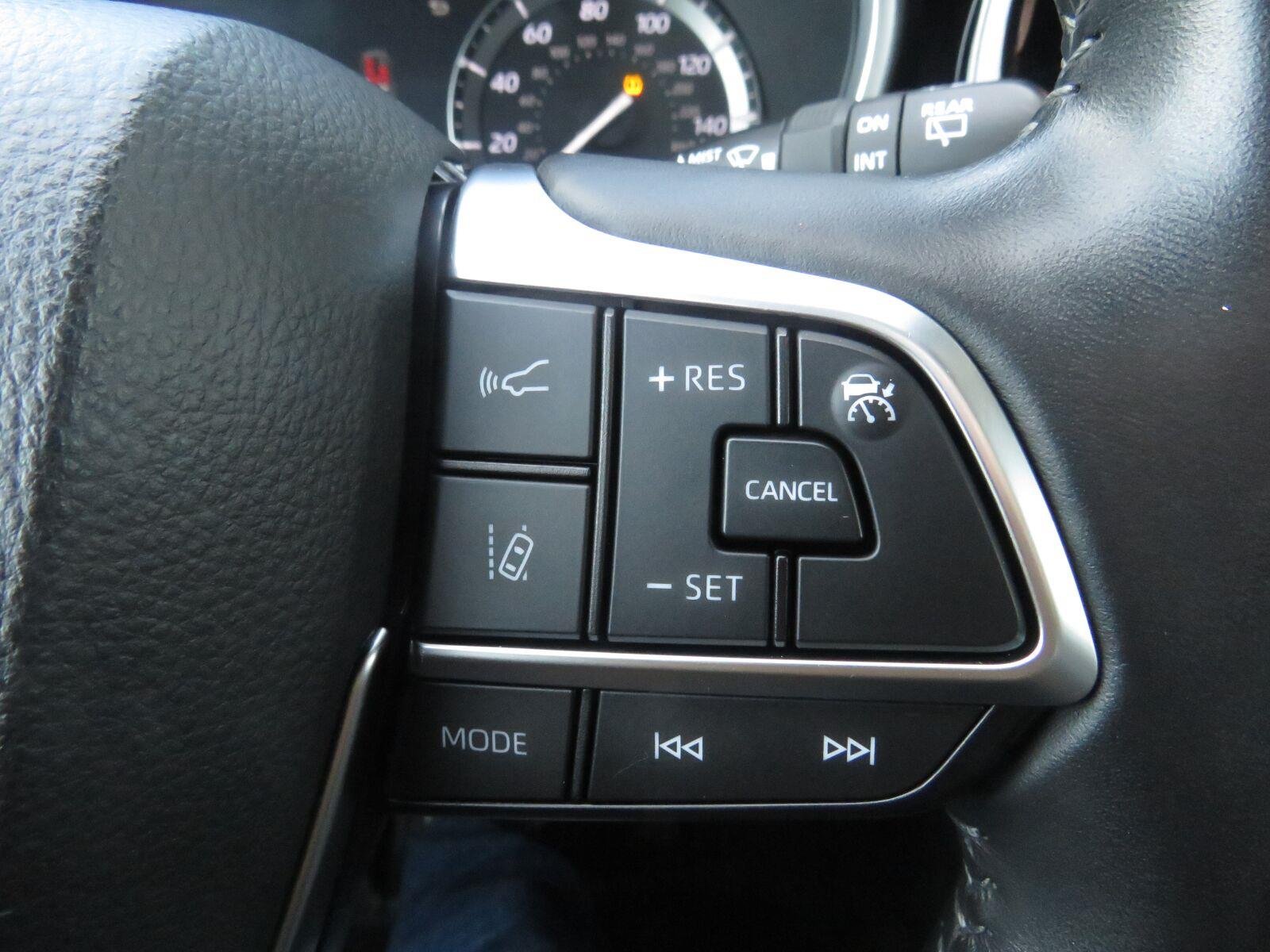 Used 2020 Midnight Black Metallic Toyota XLE image 35