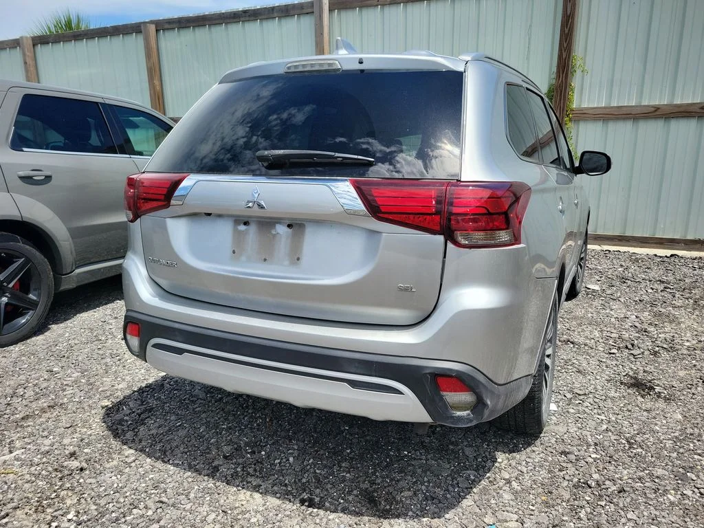 Used 2020 Silver Mitsubishi  image 8