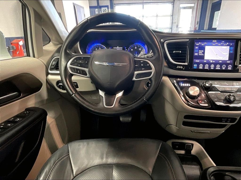 Used 2018 White Chrysler Touring L image 18