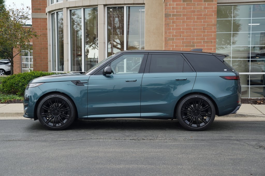 New 2027 Giola Green Land Rover Dynamic SE image 2