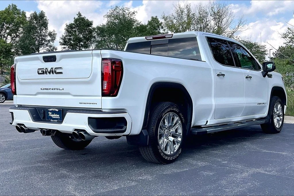 Used 2022 White Frost Tricoat GMC Denali image 13