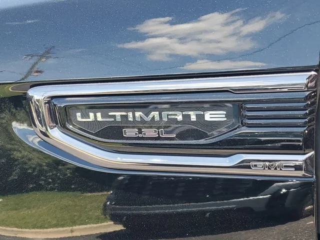 Used 2025 Onyx Black GMC Denali Ultimate image 27