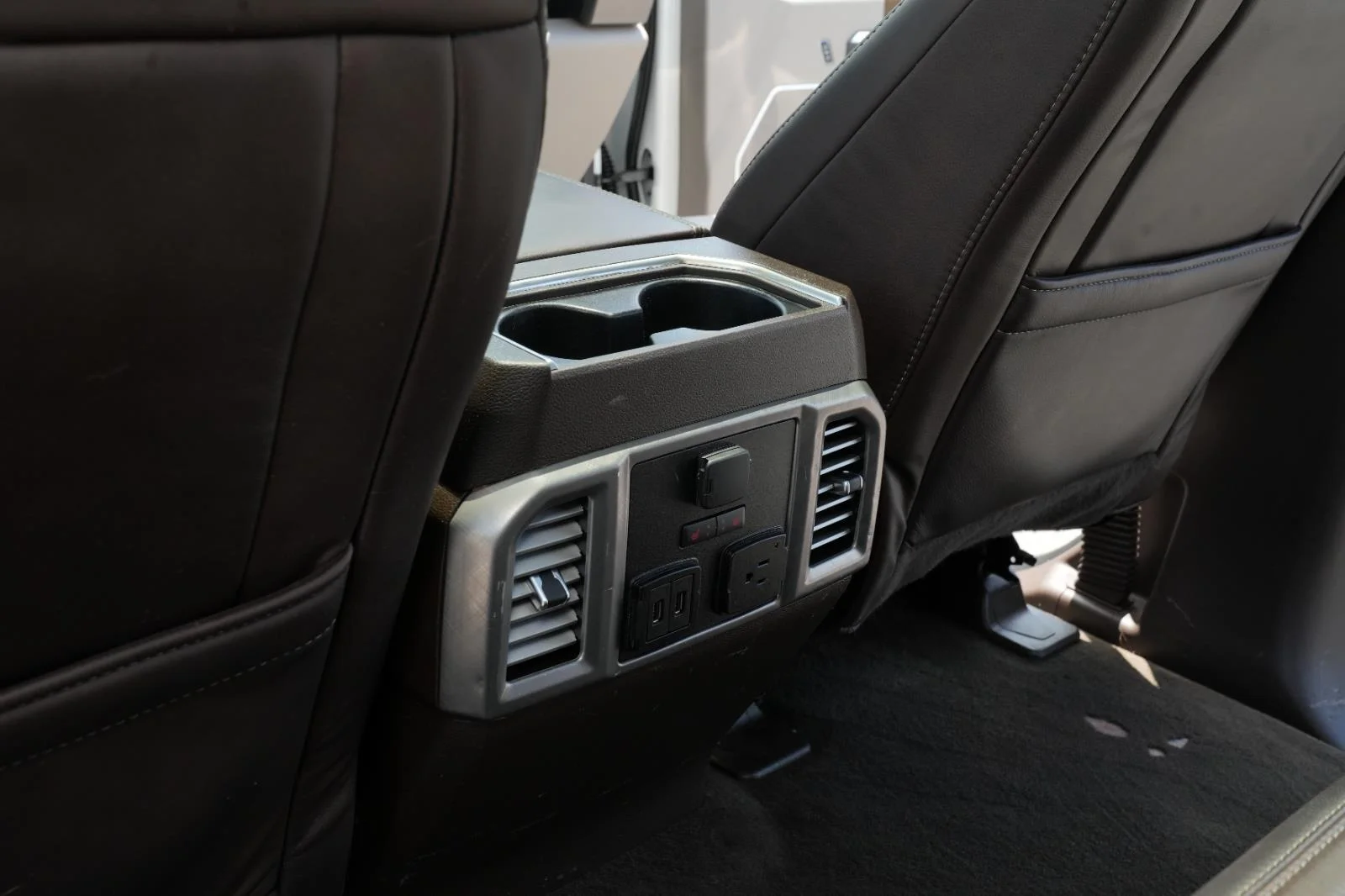 Used 2020 White Ford Limited image 34