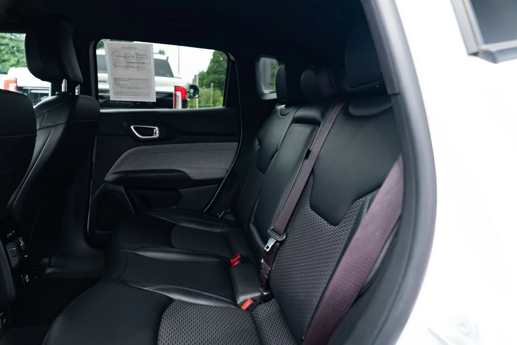 Used 2024 White Jeep Latitude image 20