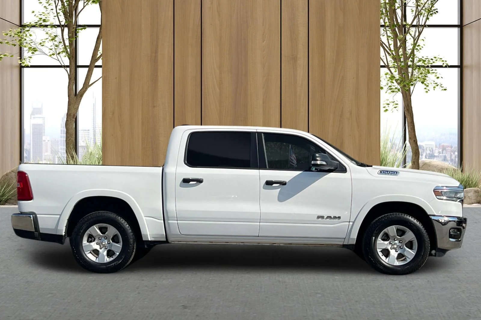 Used 2025 White Ram Big Horn/Lone Star image 3