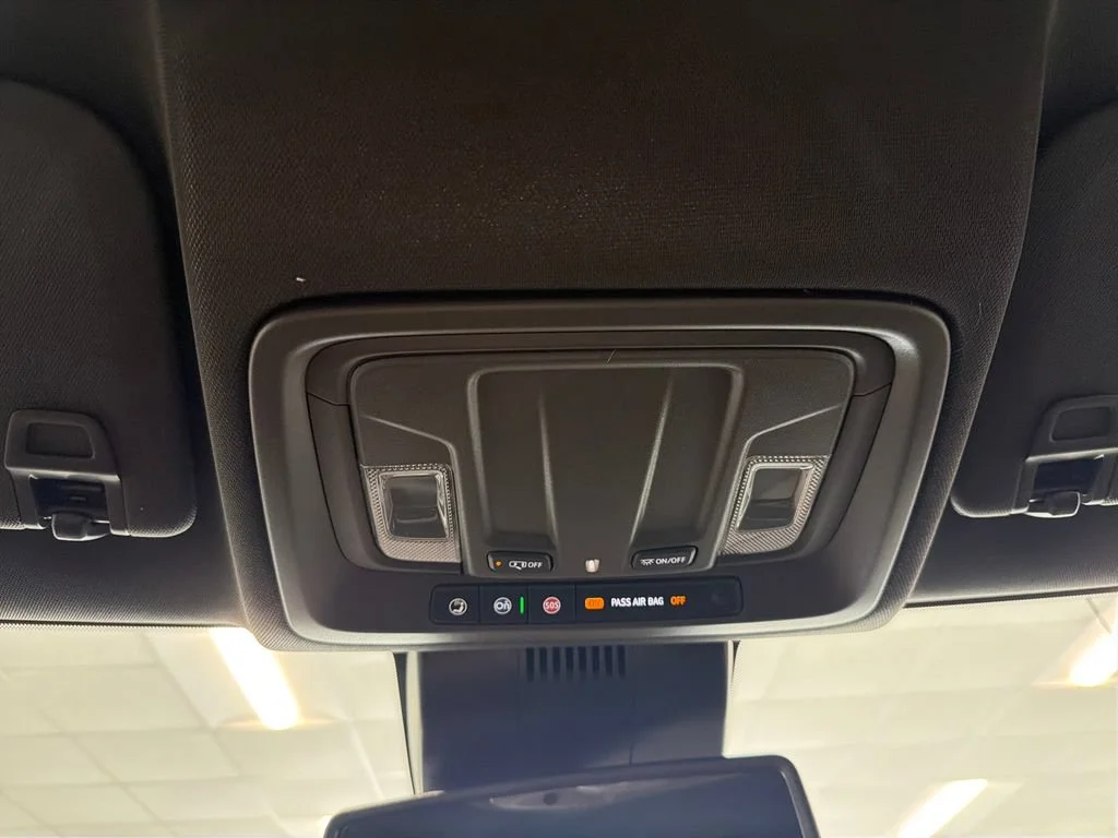 New 2026 Glacier White Tricoat GMC SLT image 17