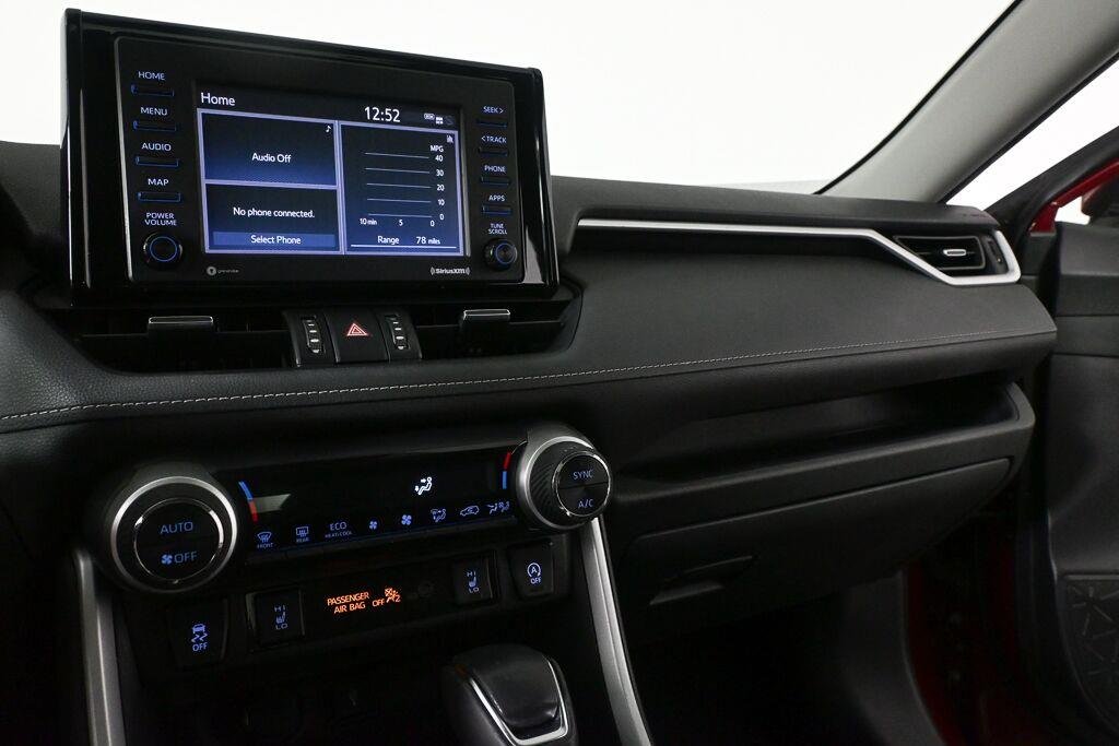Used 2020 Ruby Flare Pearl TOYOTA XLE Premium image 14