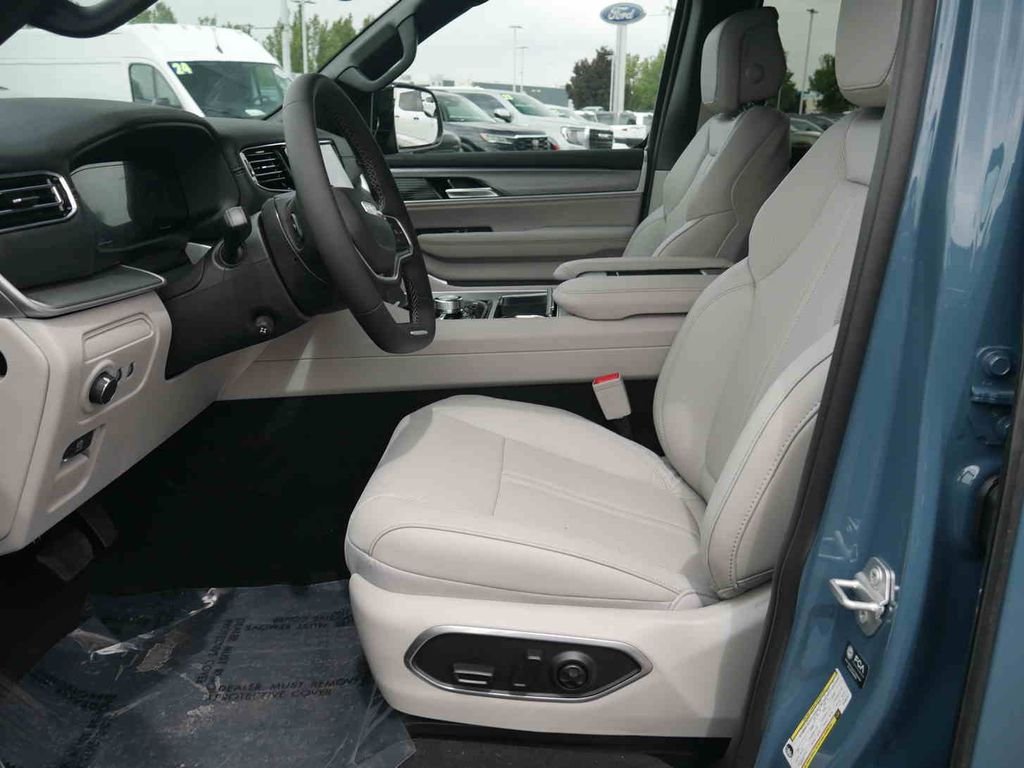 New 2026 Steel Blue Exterior Paint Jeep Grand Wagoneer image 25