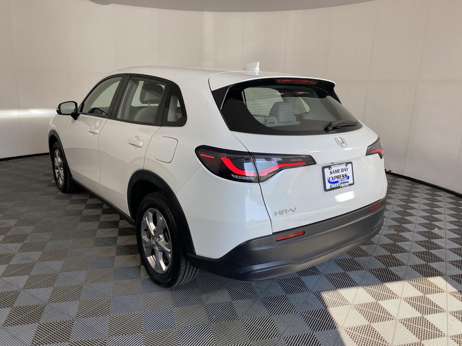 Used 2024 Platinum White Pearl Honda LX image 5