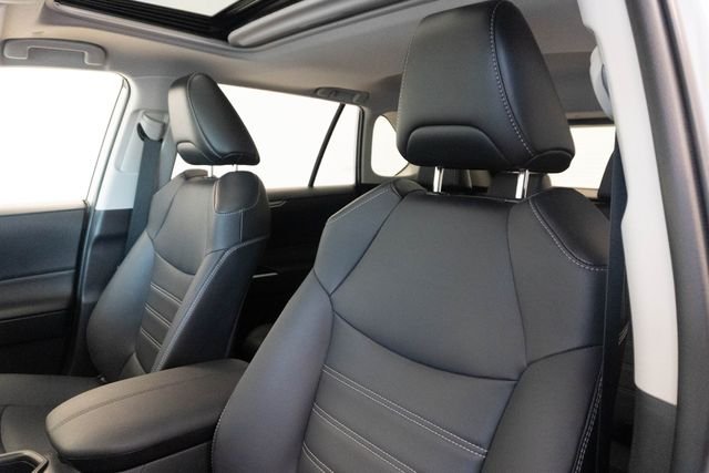 Used 2023 Silver Toyota XLE Premium image 8