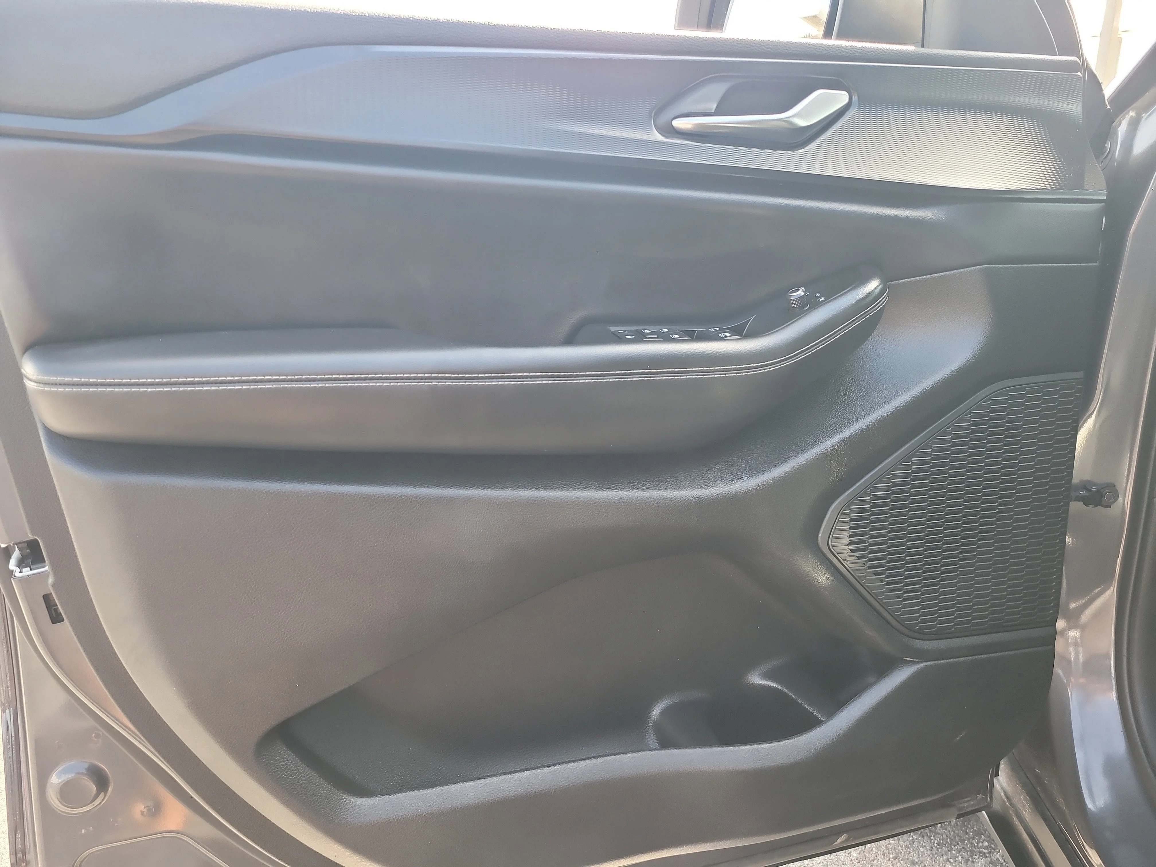 Used 2024 Baltic Gray Metallic Clearcoat Jeep Laredo image 15