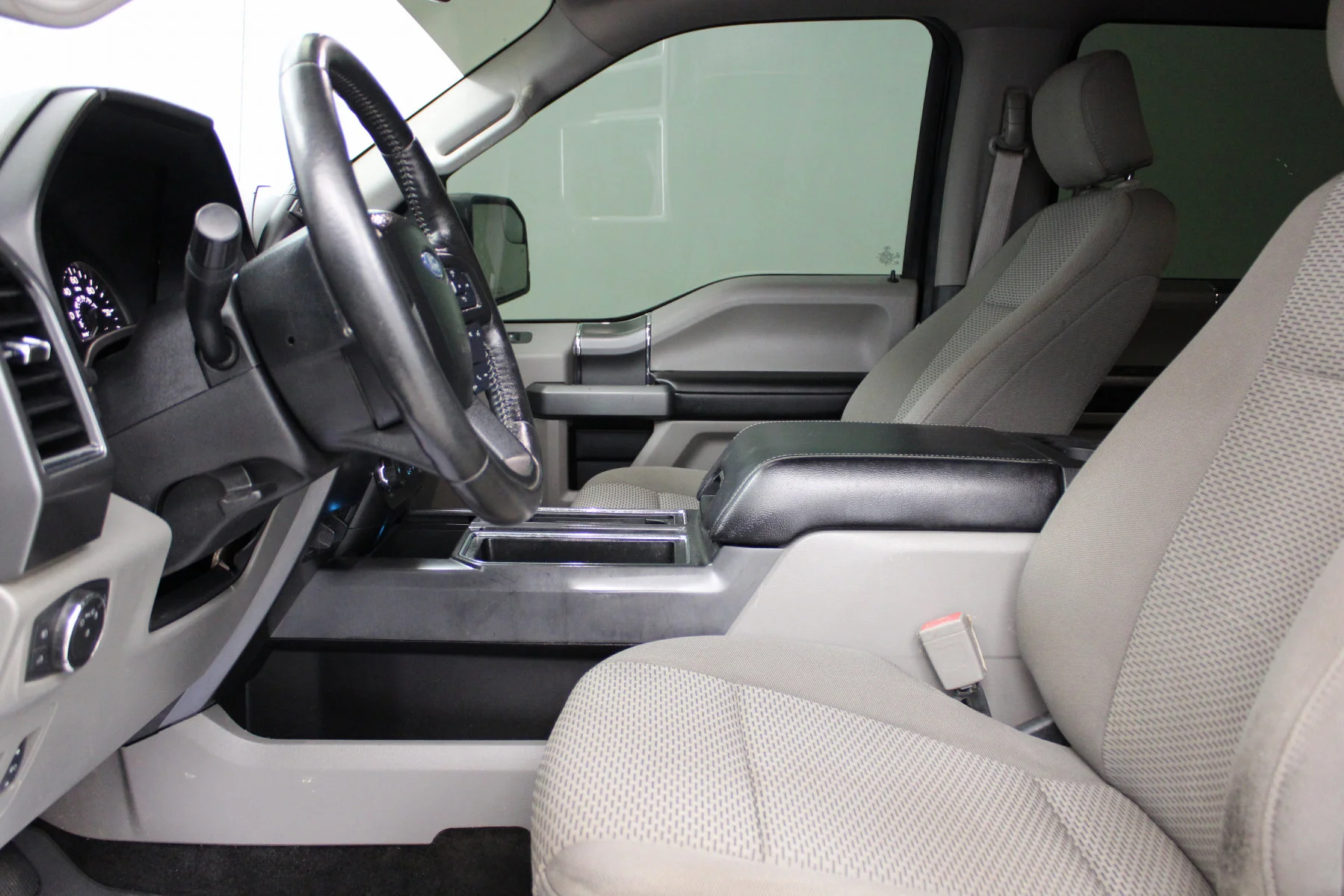 Used 2018 SHADOW BLACK Ford XLT 4X4  SUPER CREW BOX 4X4 image 17
