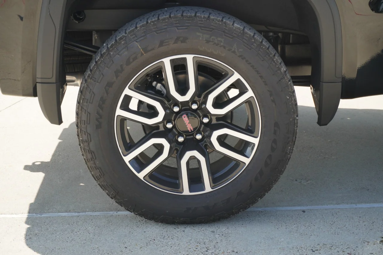 2026 GMC Sierra 1500 AT4 - Photo 6