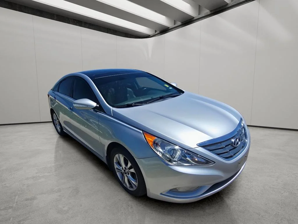 Used 2012 Radiant Silver Metallic Hyundai 2.4L Limited image 7