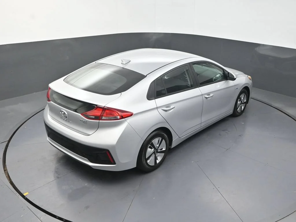 Used 2018 Silver Hyundai Blue image 21