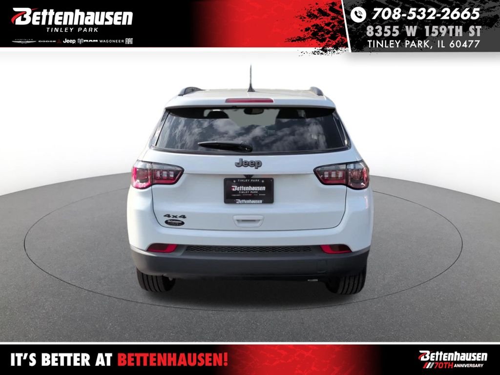 New 2026 Bright White Clear-Coat Exterior Paint Jeep Latitude image 6