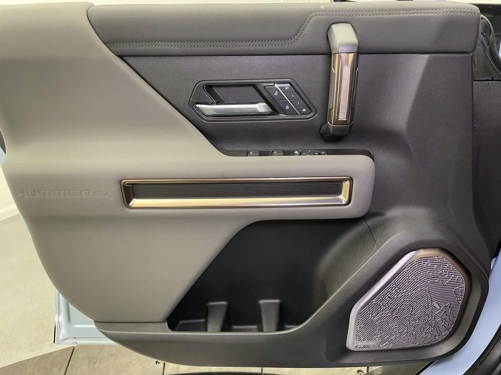 Used 2025 Blue GMC 2X image 31