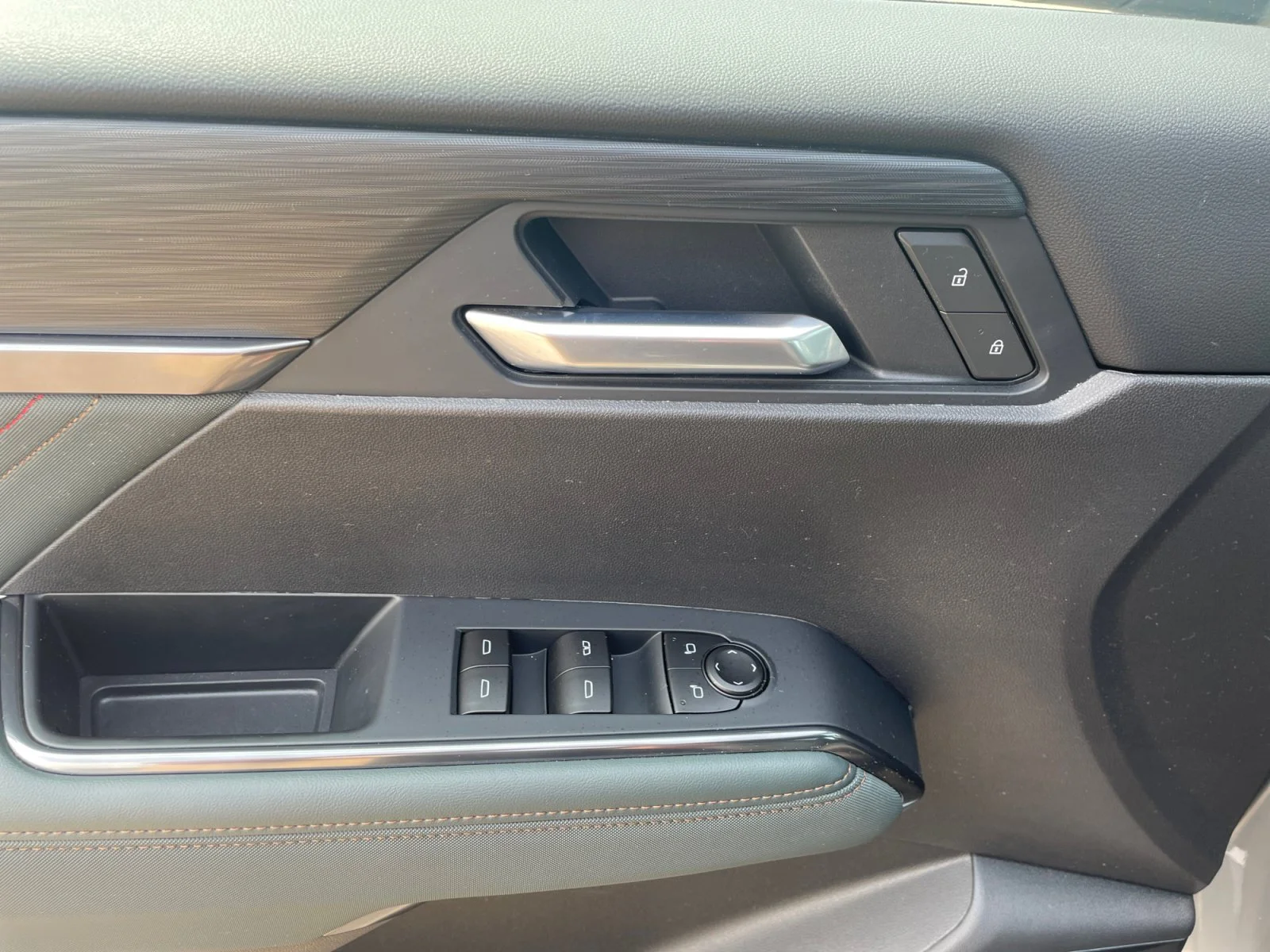 Used 2026 Silver GMC AT4 AWD Leather 7 Passenger image 14