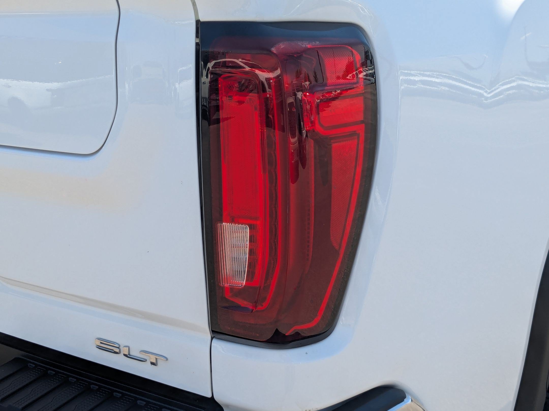 Used 2023 SUMMIT WHITE GMC SLT image 11