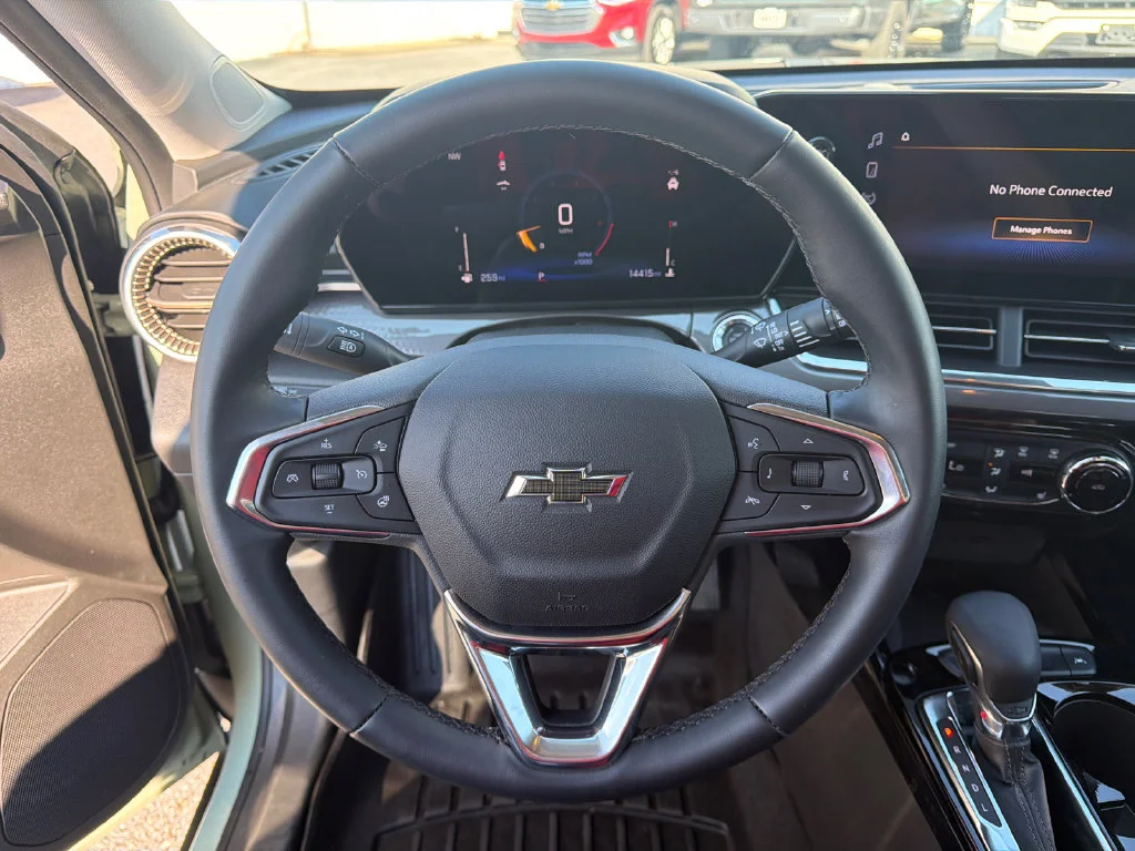 Used 2025 Green Chevrolet ACTIV image 23