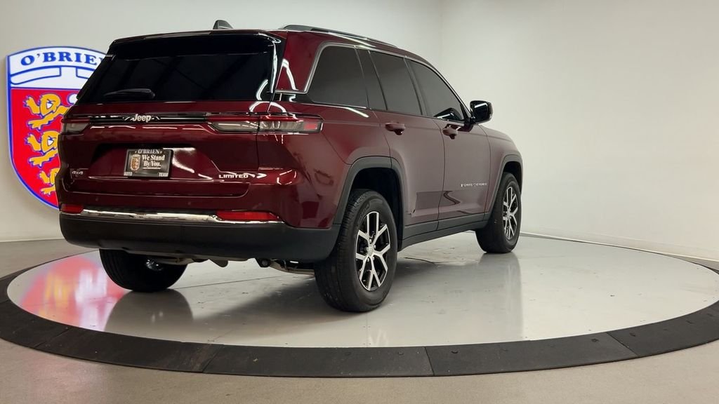 Used 2025 Velvet Jeep Limited image 5