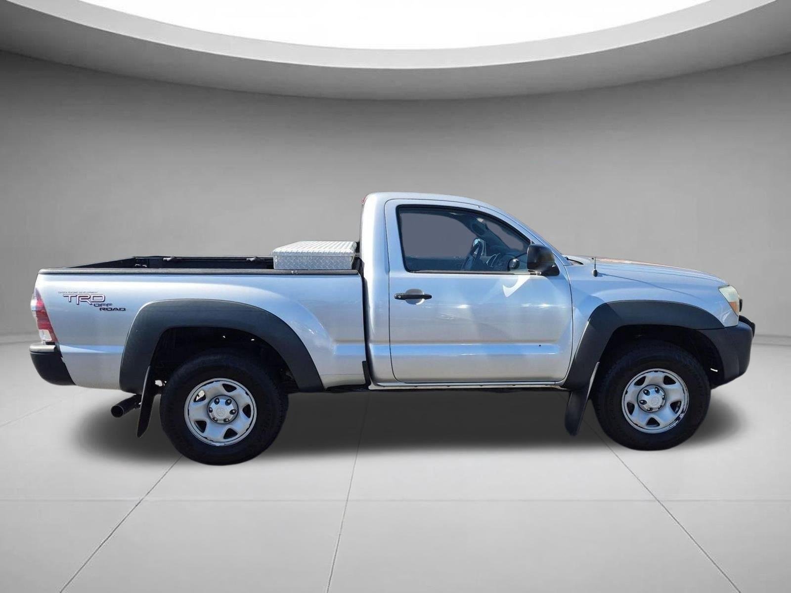 Used 2011  TOYOTA REGCAB image 6
