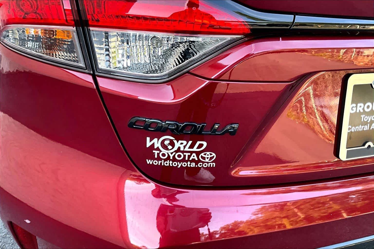 Used 2025 Ruby Flare Pearl Toyota SE image 30