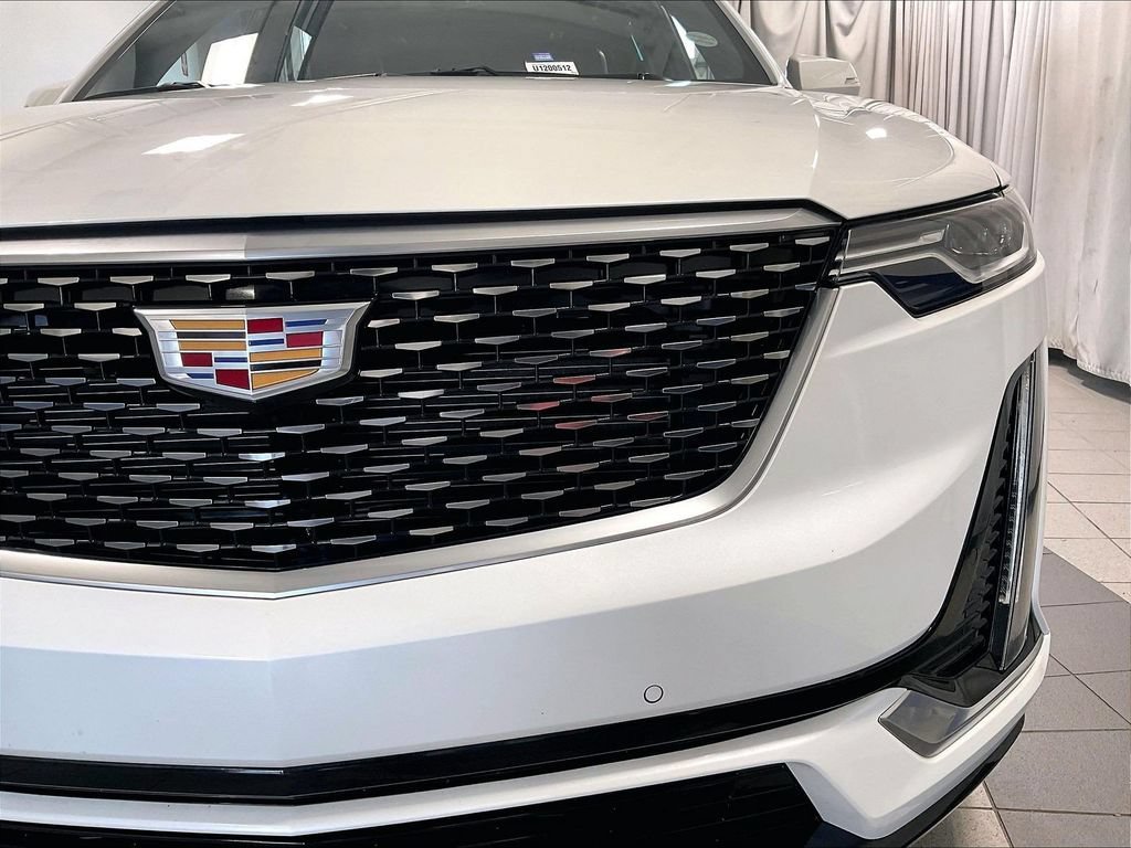 Used 2024 Crystal White Tricoat Cadillac Luxury image 33