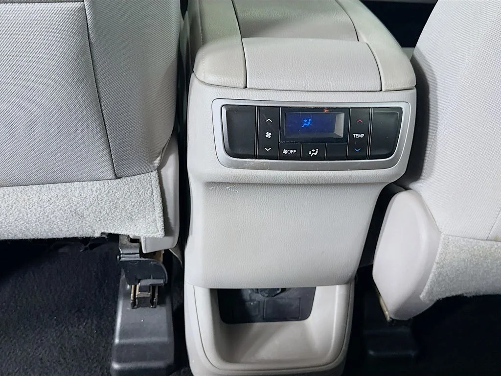 Used 2015 Silver Toyota LE image 28