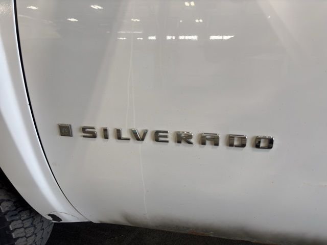 Used 2008 White Chevrolet Work Truck image 31