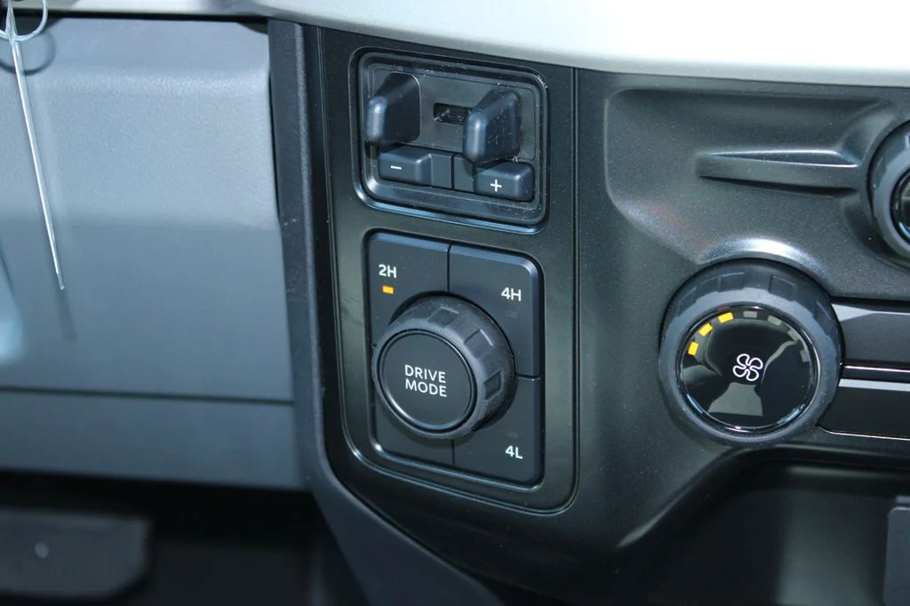New 2026 Agate Black Metallic Ford F-250® XLT image 29