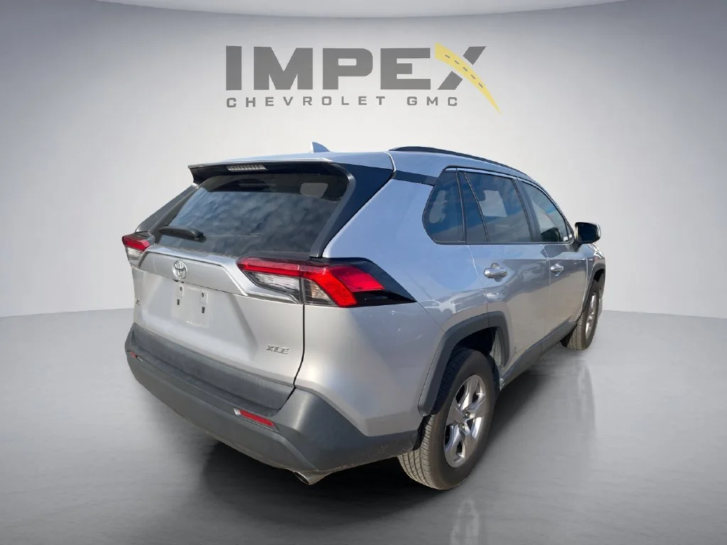 Used 2022  Toyota XLE image 5