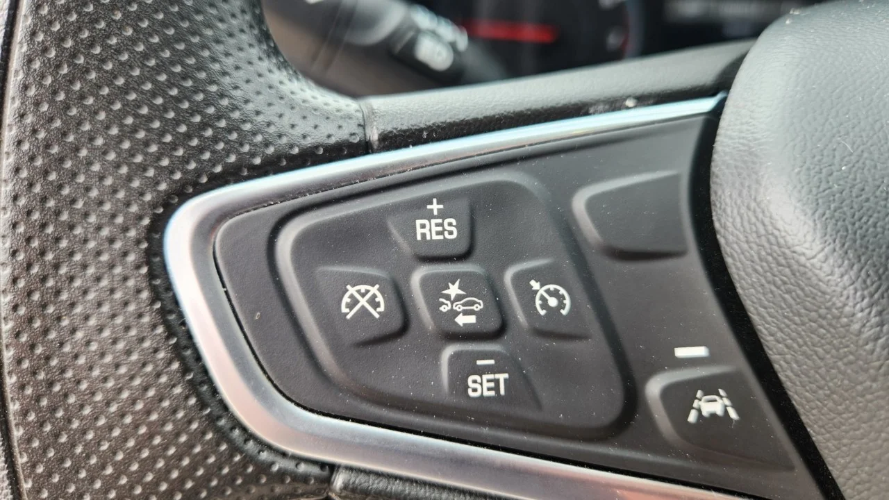 Used 2022 MINERAL GRAY METALLIC Chevrolet LT image 18