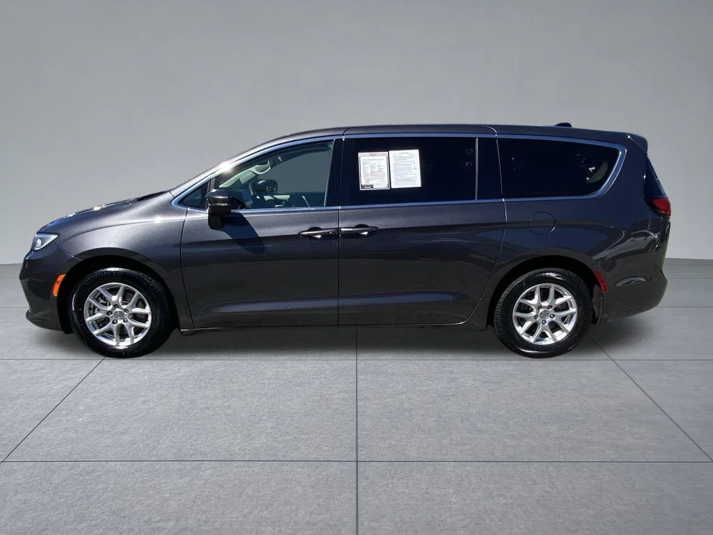 Used 2023 Gray Chrysler Touring L image 3