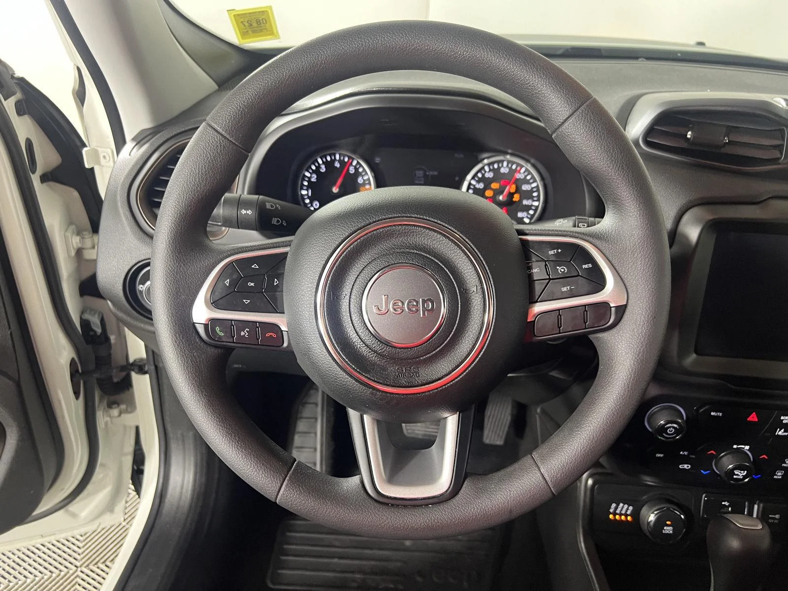 Used 2023  Jeep Upland image 32