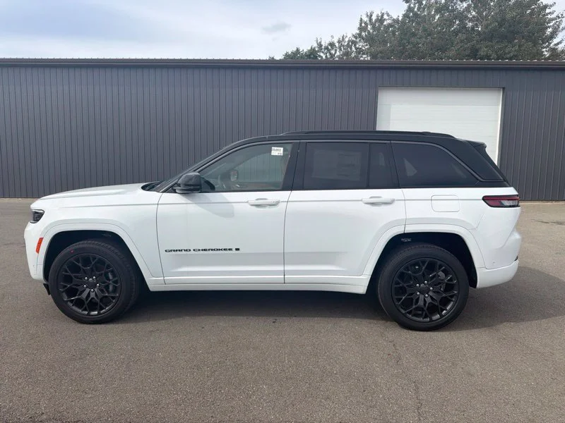 New 2026 Bright White Clear-Coat Exterior Paint Jeep Summit image 6