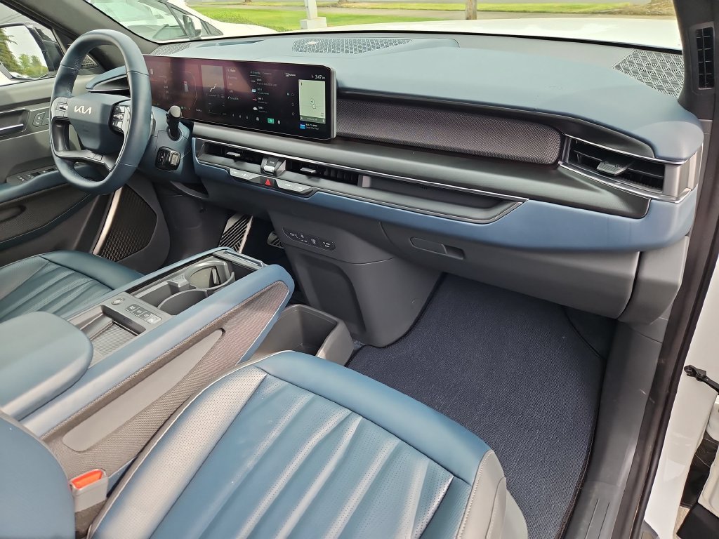 Used 2024 Snow White Pearl Kia GT-Line image 29