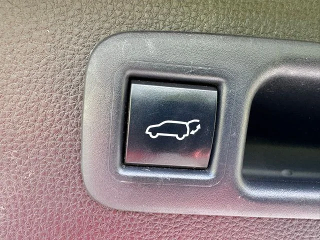 Used 2021 Midnight Black Metallic Toyota XLE image 10