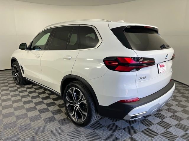 New 2026 White BMW sDrive40i image 5