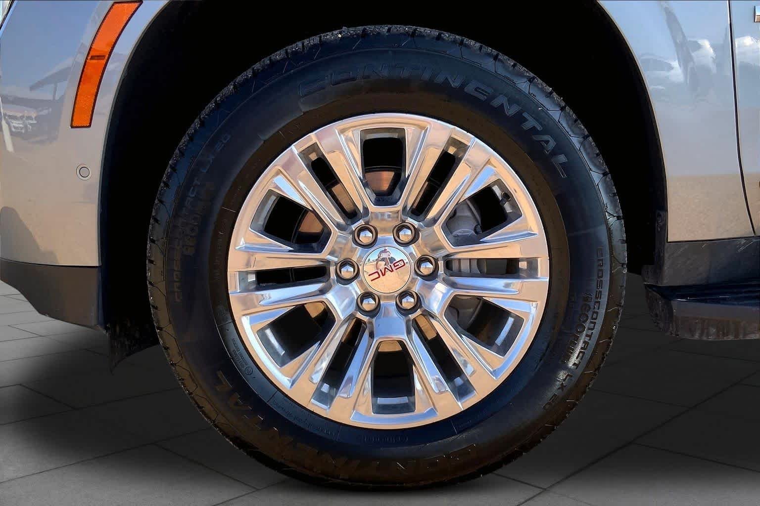 Used 2025 Sterling Metallic GMC Denali image 11