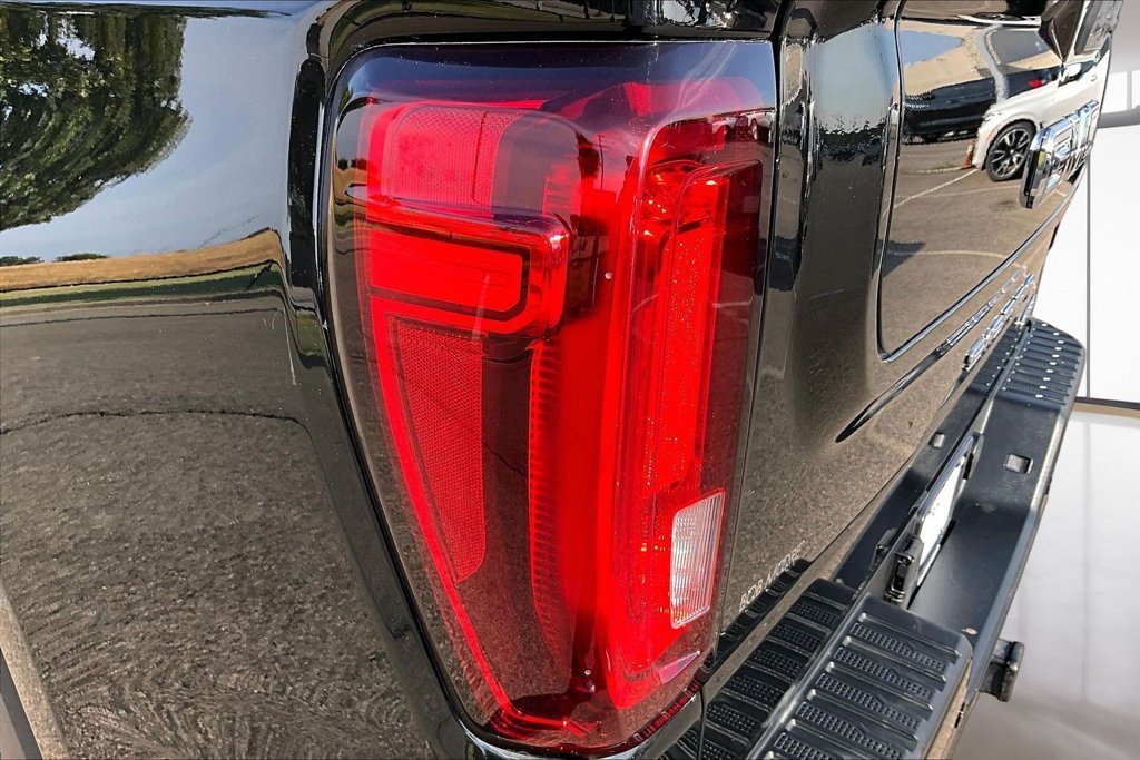 Used 2022 ONYX BLACK GMC AT4 image 33