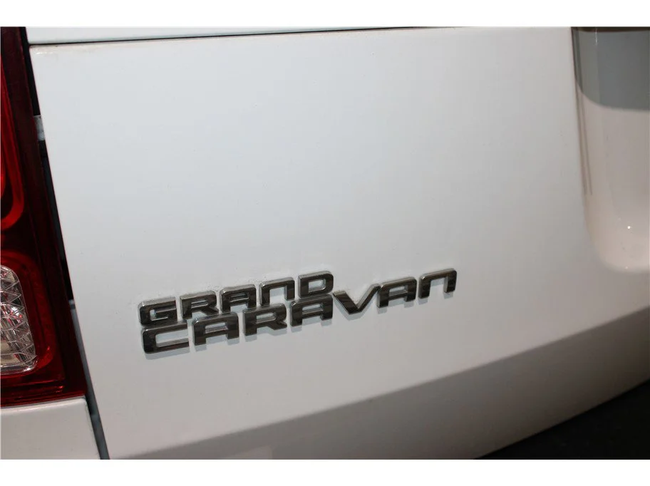 Used 2019 White Knuckle Clearcoat Dodge SXT image 17