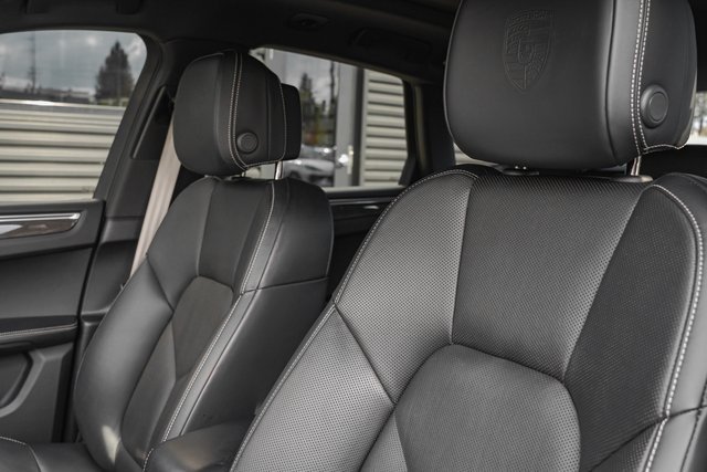 2023 Porsche Macan T photo 4