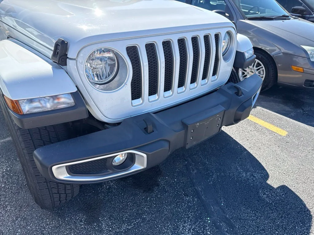 Used 2018 White Jeep Unlimited Sahara image 1